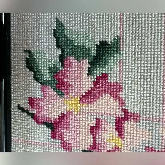 VTG floral needlepoint - Picture 4 of 5